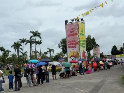 屏東夏日狂歡祭「童話冰宮」超人氣，爆出黃牛票問題，縣府呼籲：票券勿轉售，守護公平與法治，共享歡樂時光